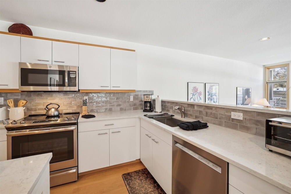 River Glen 107c 2 Bedroom Condo