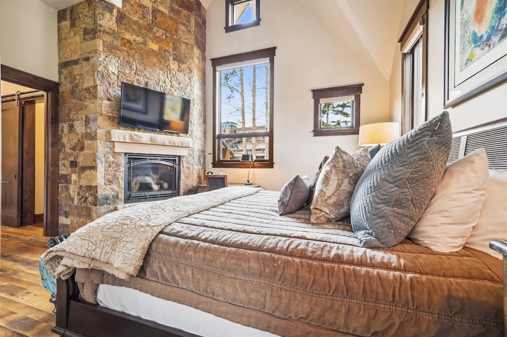 Highwoods At Shock Hill 4 Bedroom Townhouse by RedAwning