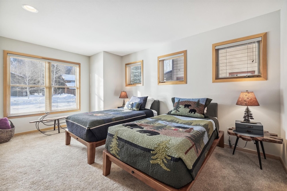 Moose Xing 2 Bedroom Townhouse by RedAwning view 5