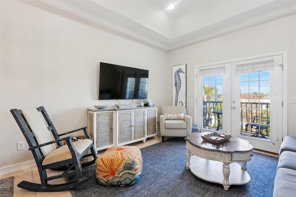 Beachside Bliss: 3BR Coastal Condo w/ Pools & Patio in St. Augustine