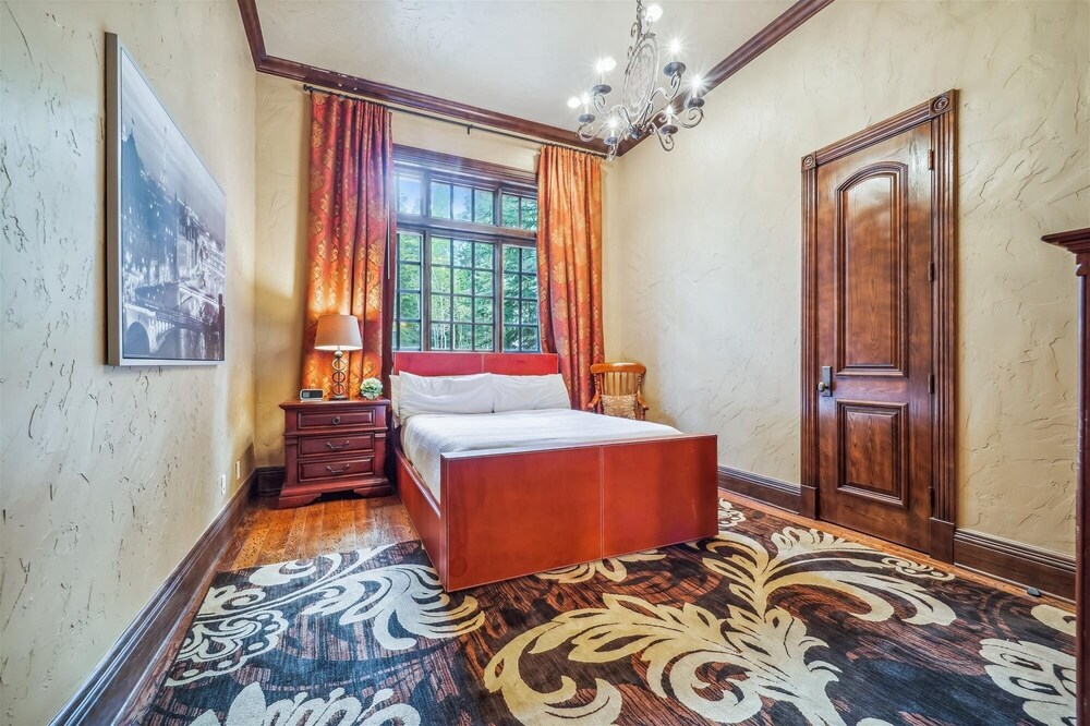 Gold King Retreat 6 Bedroom Home by RedAwning