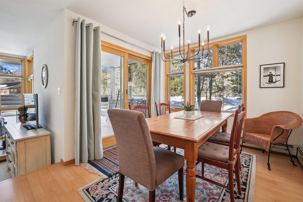 River Glen 107c 2 Bedroom Condo
