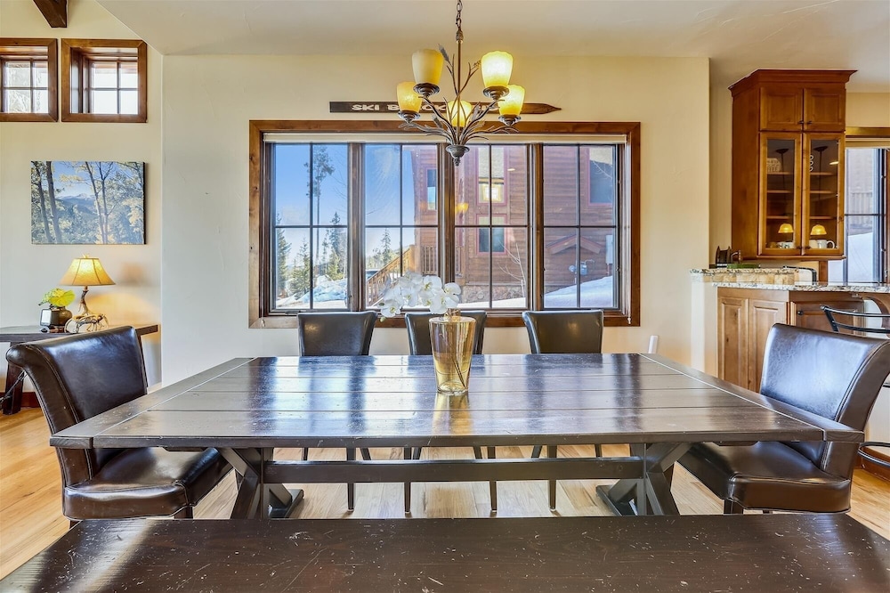 Baldy Mountain Overlook 4 Bedroom Townhouse by RedAwning