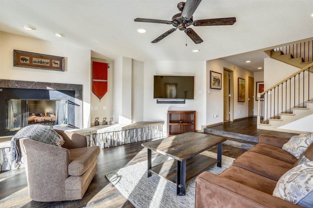Charter Ridge 10 4 Bedroom Townhouse by RedAwning