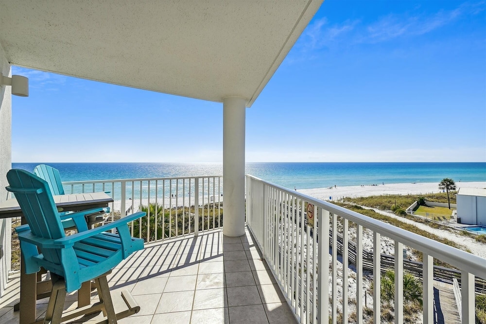 Seacrest 501A is a Gulf Front Efficiency on Okaloosa Island by RedAwning view 4