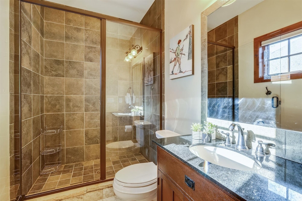 Baldy Mountain Overlook 4 Bedroom Townhouse by RedAwning