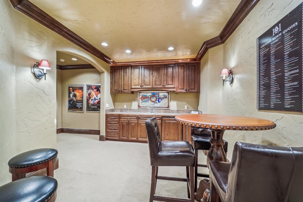 Gold King Retreat 6 Bedroom Home by RedAwning