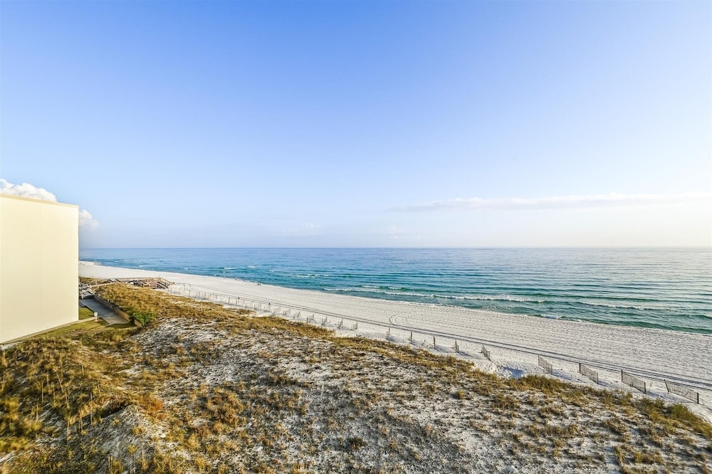 Inlet Reef 403 2 Bedroom Condo by RedAwning