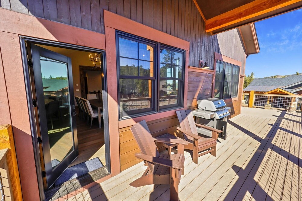 Cocoa Cabin 4 Bedroom Home by RedAwning