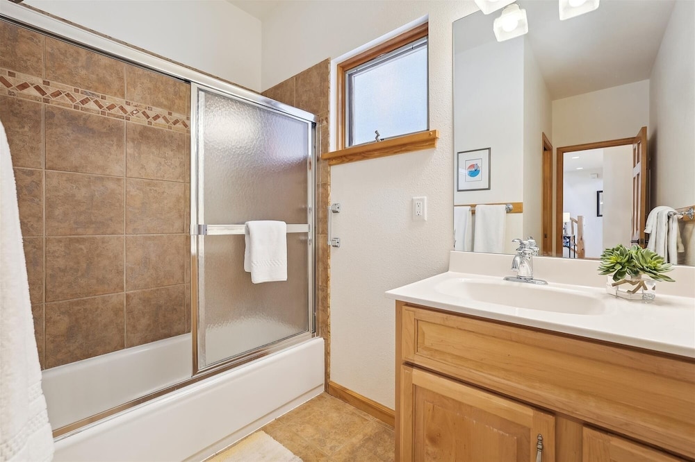 Timber Heights Lodge 3 Bedroom Home by RedAwning