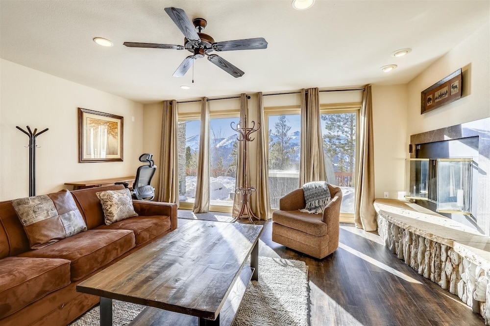 Charter Ridge 10 4 Bedroom Townhouse by RedAwning