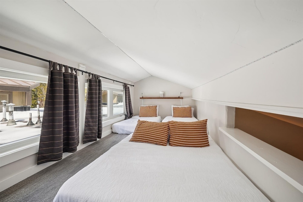 Gold Camp 54 2 Bedroom Condo