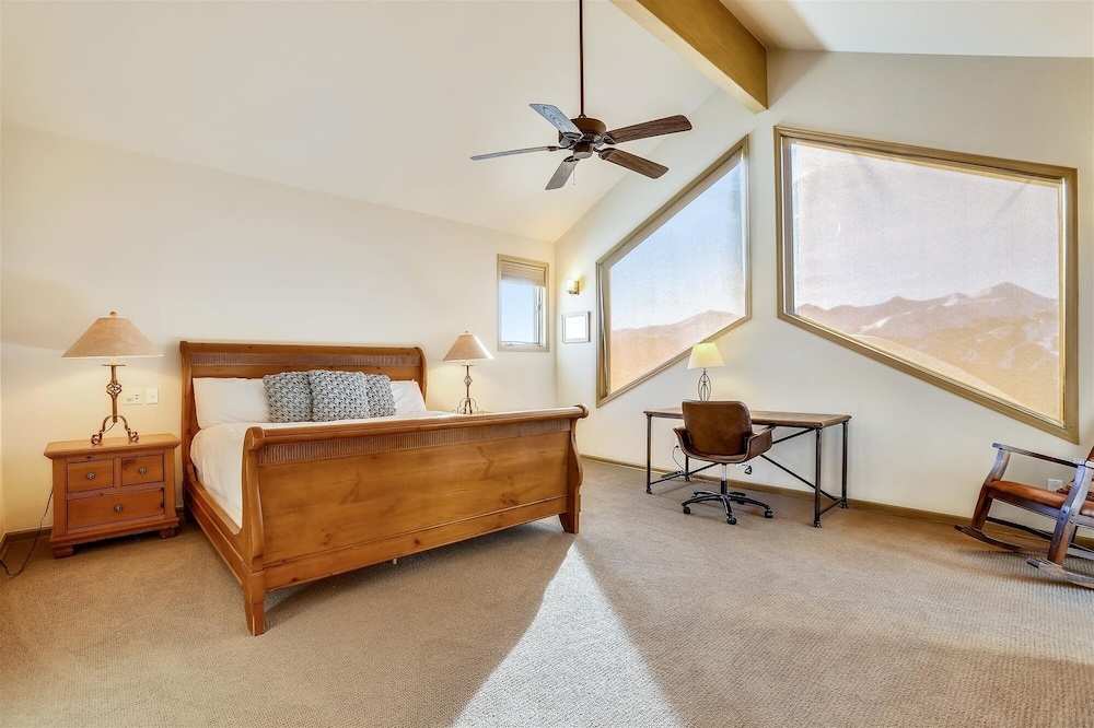 Charter Ridge 10 4 Bedroom Townhouse by RedAwning