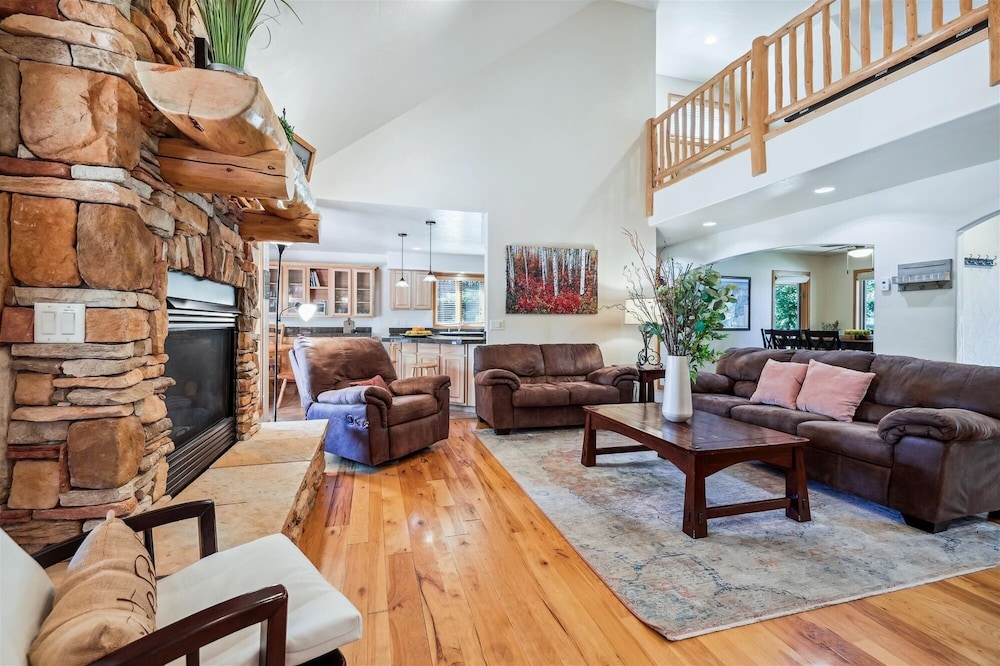 Legend Lake Lookout 4 Bedroom Home