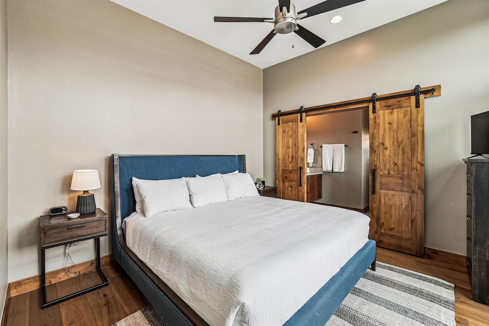 Decked Out Downtown 3 Bedroom Townhouse