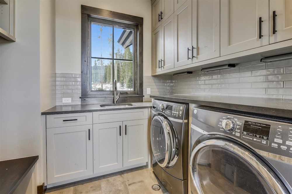 Barton Creek Vista 6 Bedroom Home