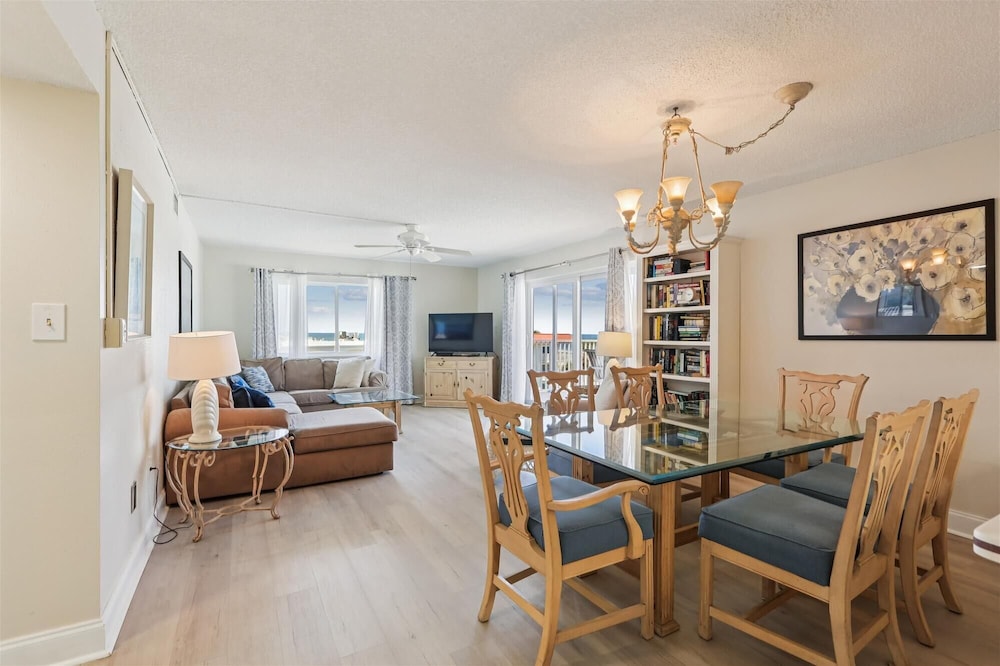 Oceanfront 3BR Condo: Gated, Breathtaking View