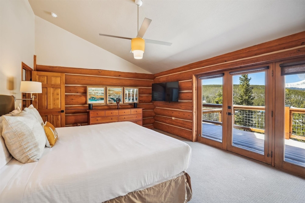 10 Southface 5 Bedroom Home by RedAwning