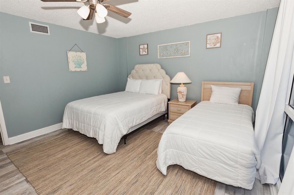 Shoreline Towers 3066- Our Relaxation 3 Bedroom Condo by RedAwning