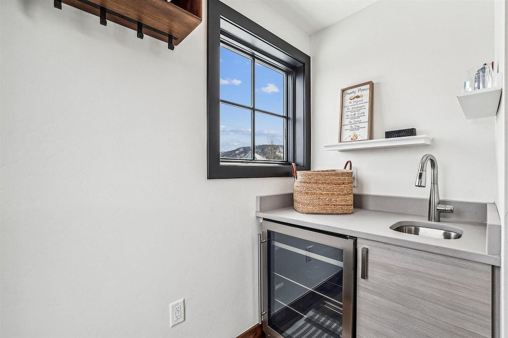Decked Out Downtown 3 Bedroom Townhouse