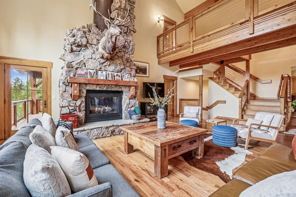 Little Bear Lodge 4 Bedroom Home