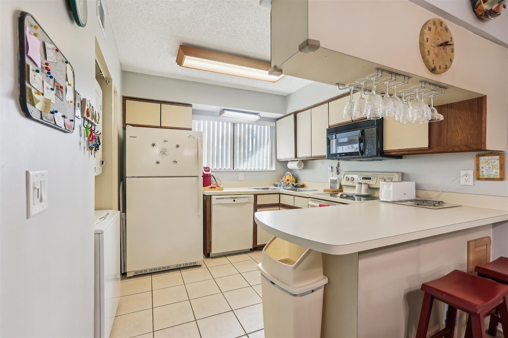 Hibiscus H104: Cozy Island Retreat With Comfort & Charm