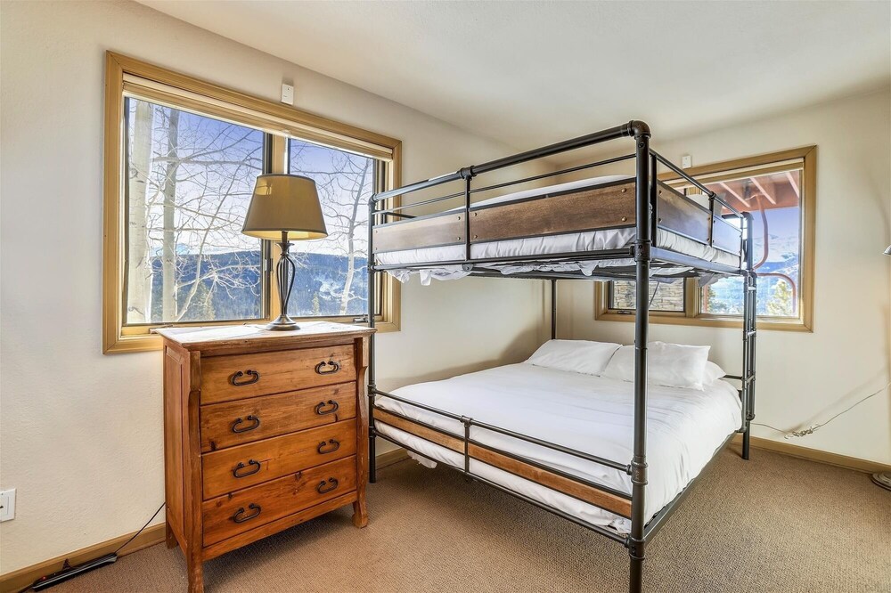 Charter Ridge 10 4 Bedroom Townhouse by RedAwning