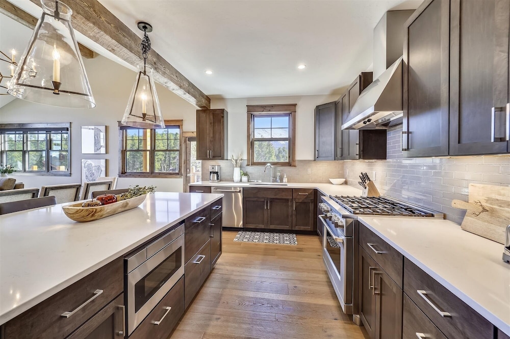 Cocoa Cabin 4 Bedroom Home by RedAwning