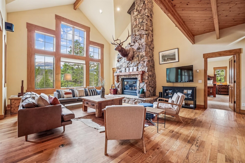 Little Bear Lodge 4 Bedroom Home