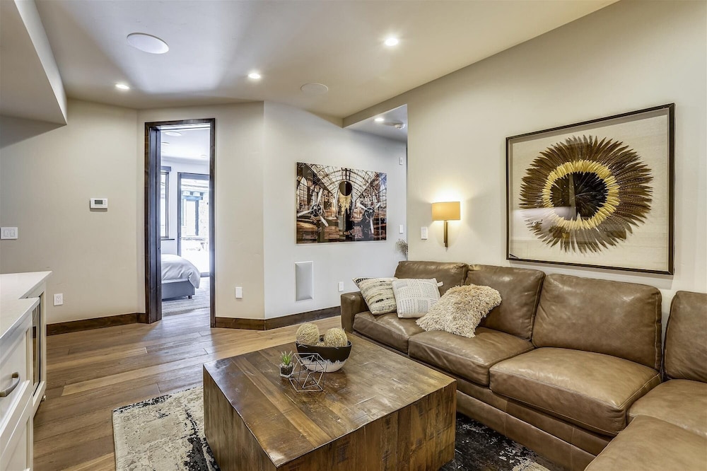 Falcon Haus 4 Bedroom Townhouse by RedAwning