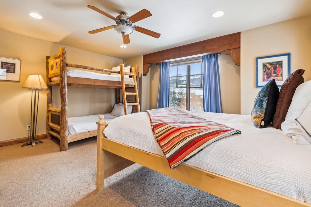 Trot Ski-House by RedAwning view 5