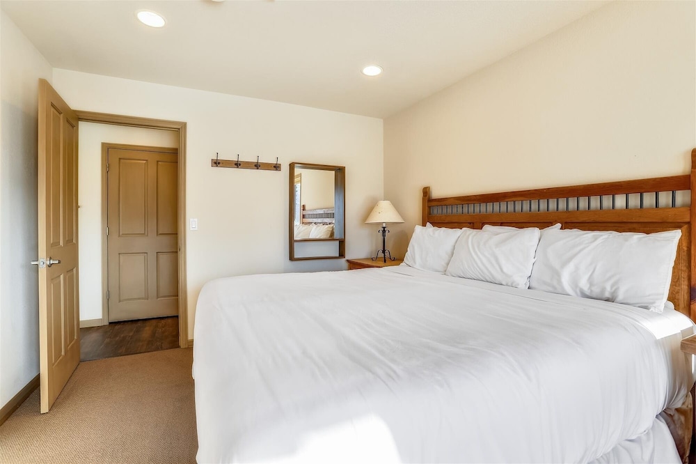 Charter Ridge 10 4 Bedroom Townhouse by RedAwning