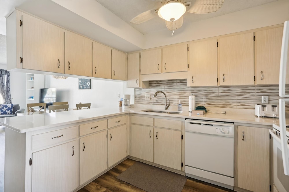 Beachfront Epic Ocean Views Sleeps 6 New Rental