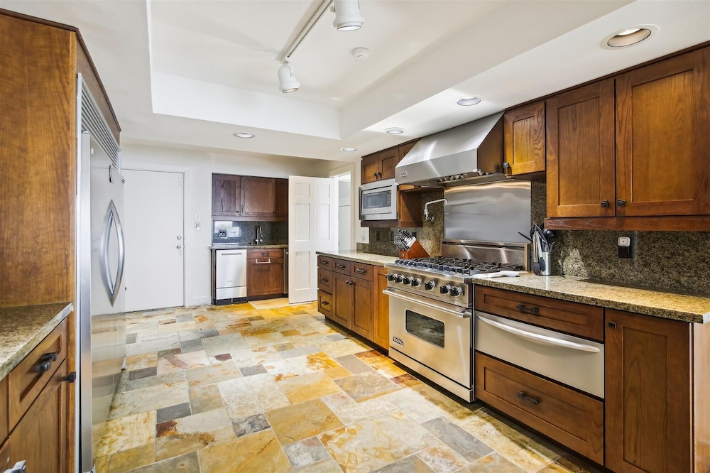 Amazing Bay by Ryson Vacation Rentals