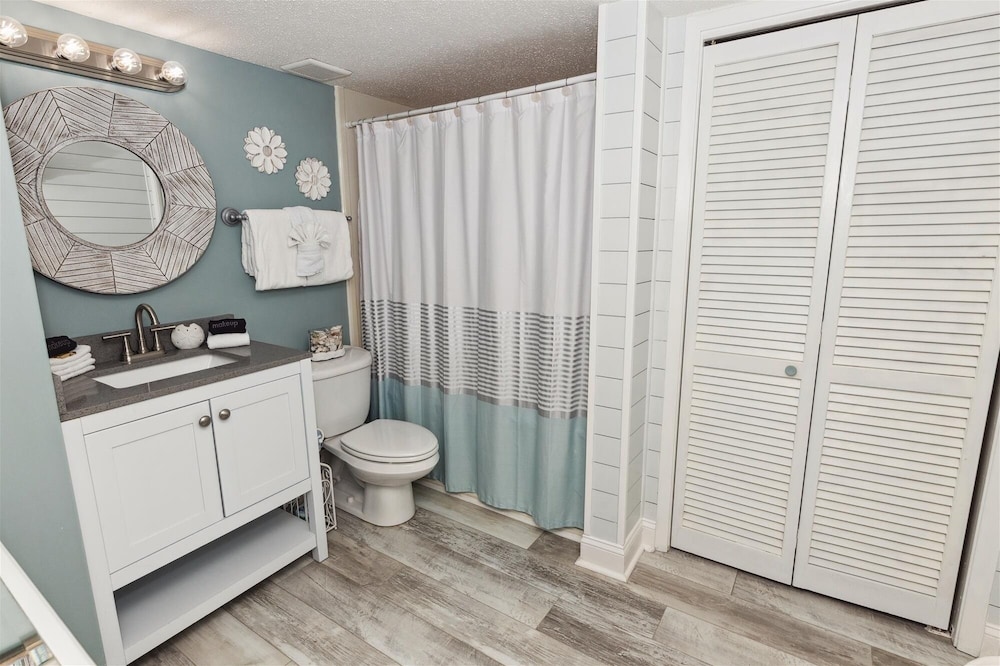 Shoreline Towers 3066- Our Relaxation 3 Bedroom Condo by RedAwning