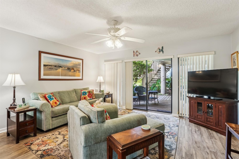Hibiscus H104: Cozy Island Retreat With Comfort & Charm
