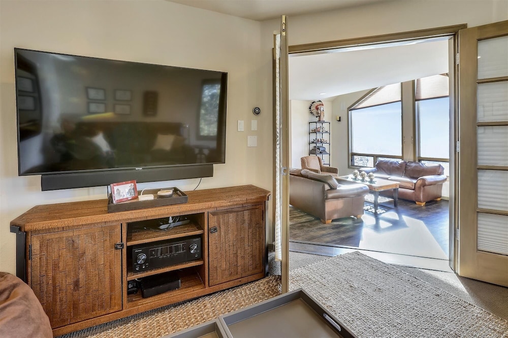 Charter Ridge 10 4 Bedroom Townhouse by RedAwning