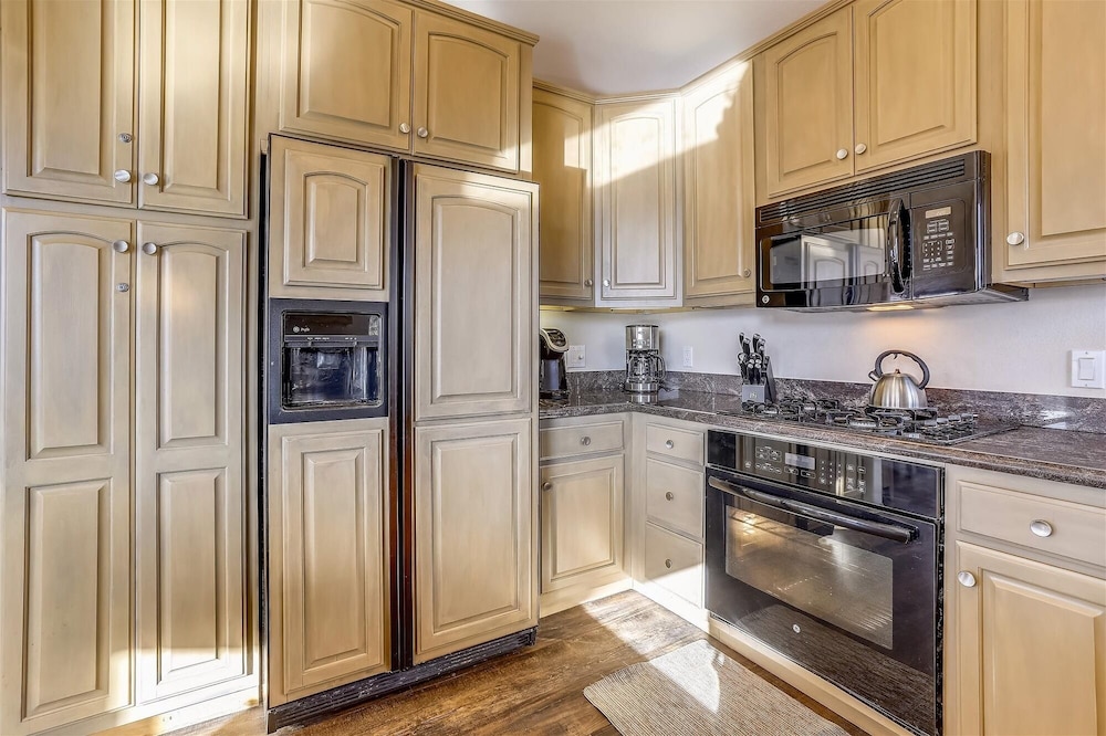 Charter Ridge 10 4 Bedroom Townhouse by RedAwning