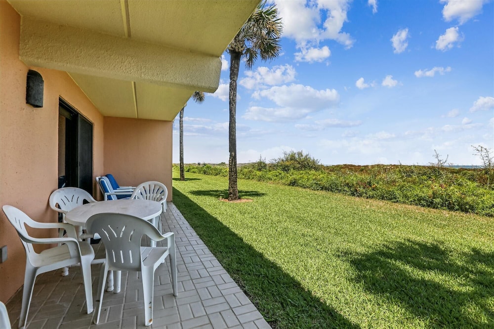 Oceanfront Luxury: 2BR Condo + Pool in St.aug