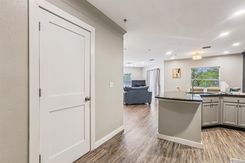 Ocean Gate I104