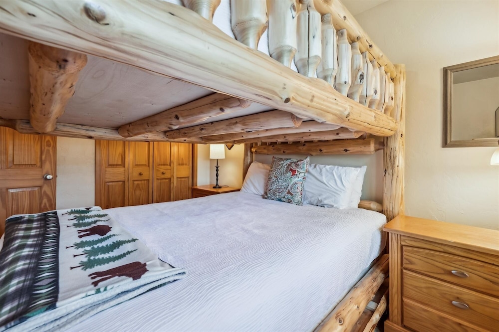Legend Lake Lookout 4 Bedroom Home