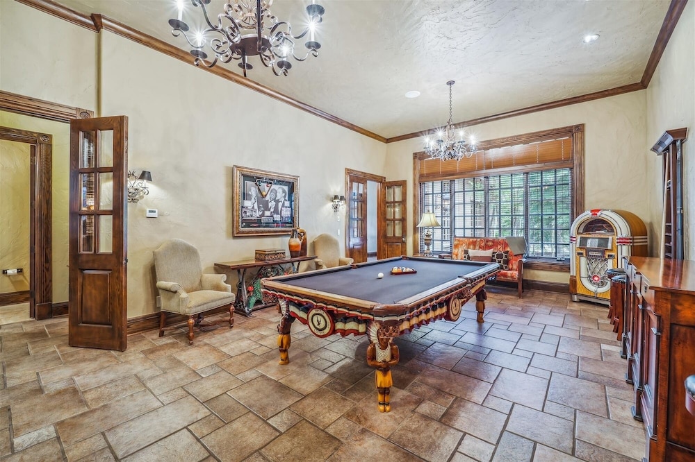 Gold King Retreat 6 Bedroom Home by RedAwning