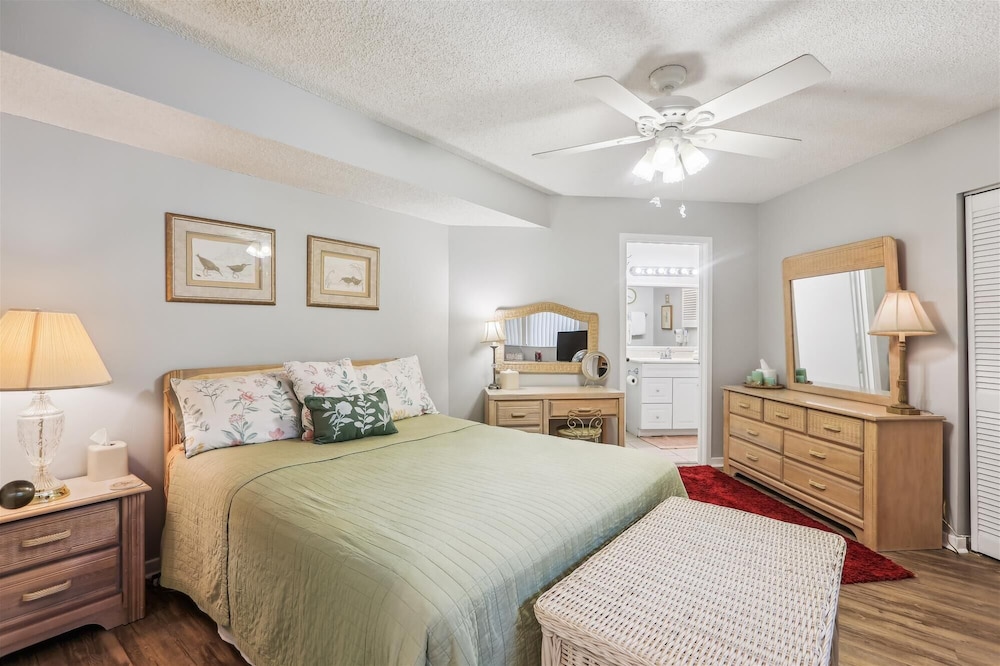 Hibiscus H104: Cozy Island Retreat With Comfort & Charm