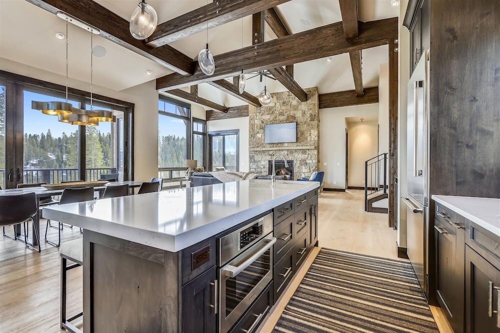 Barton Creek Vista 6 Bedroom Home