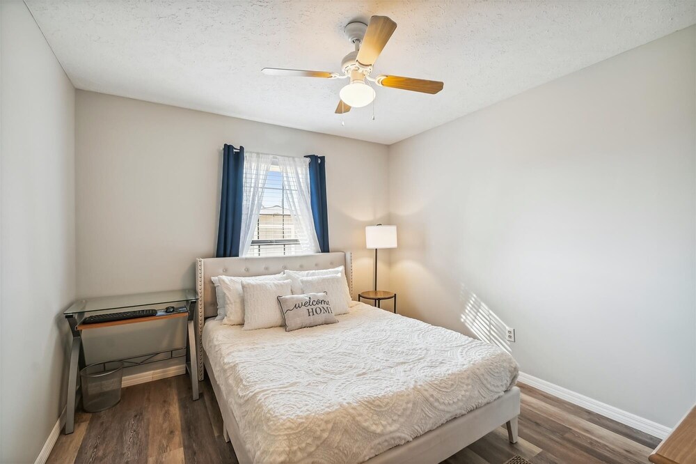 201 Cottontail Ln - Cottontail Cove 4 Bedroom Home by RedAwning view 3