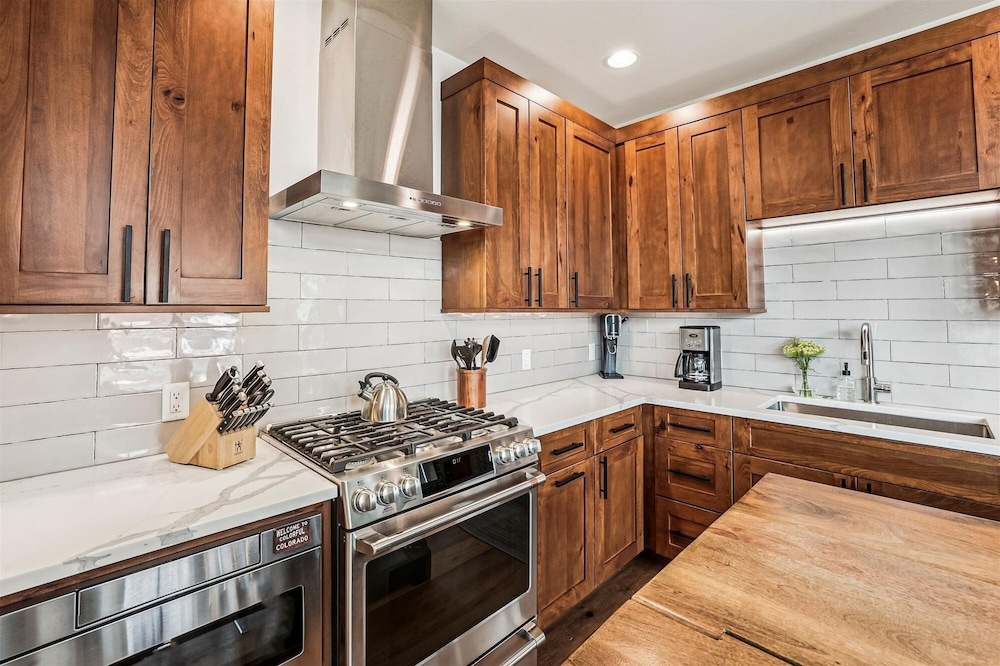 Decked Out Downtown 3 Bedroom Townhouse