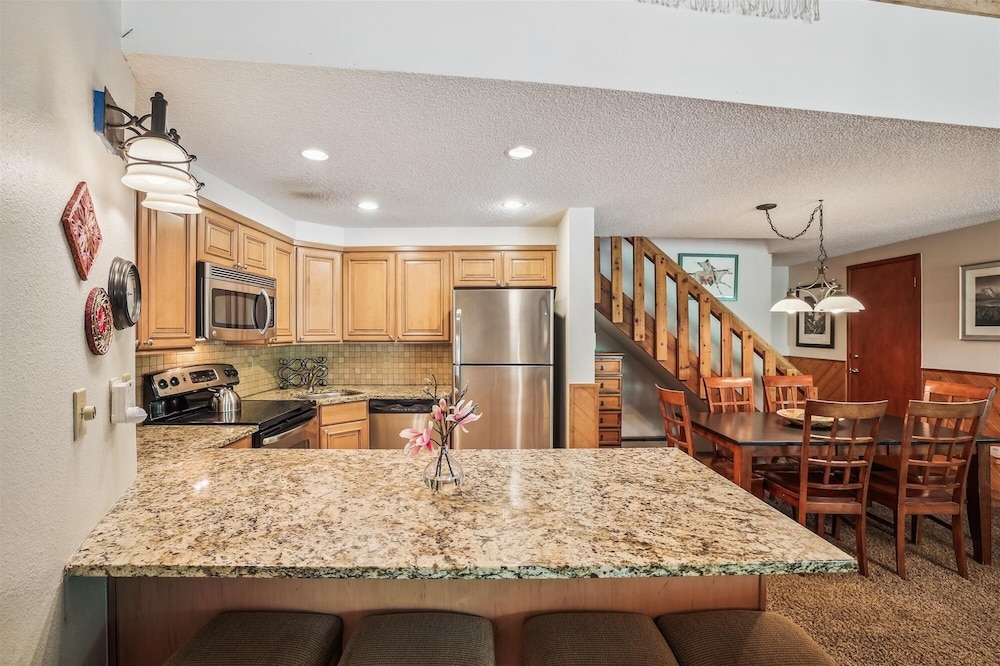 Pine Ridge 11e 2 Bedroom Condo