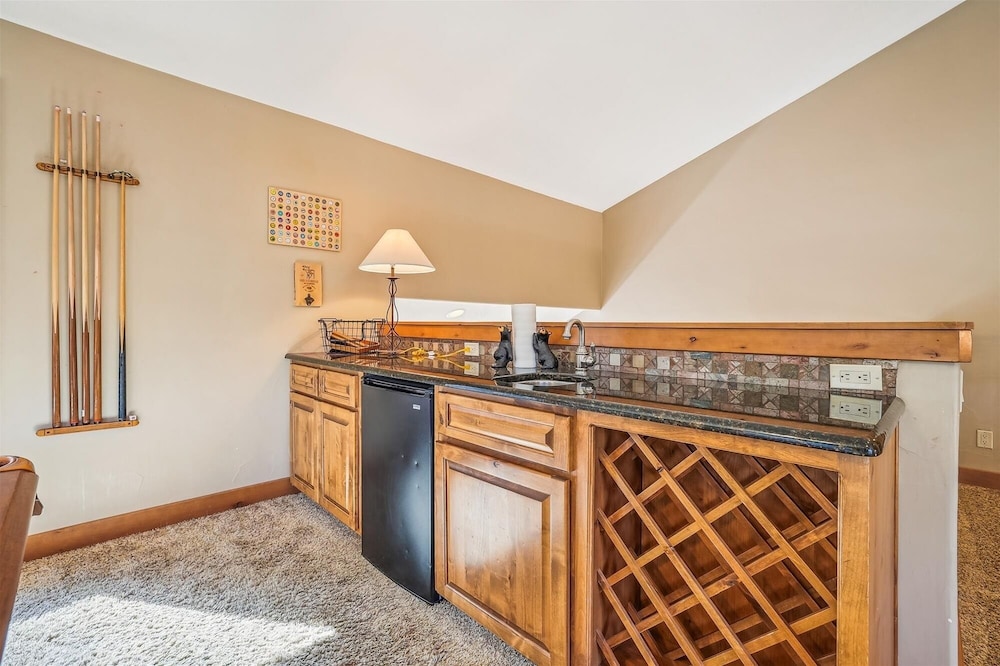 High Point Lodge 5 Bedroom Home by RedAwning