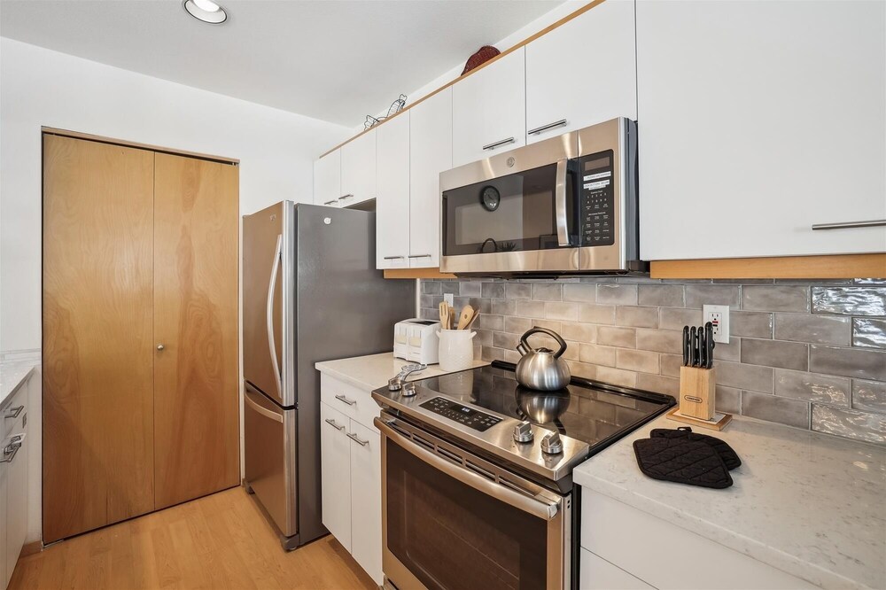 River Glen 107c 2 Bedroom Condo