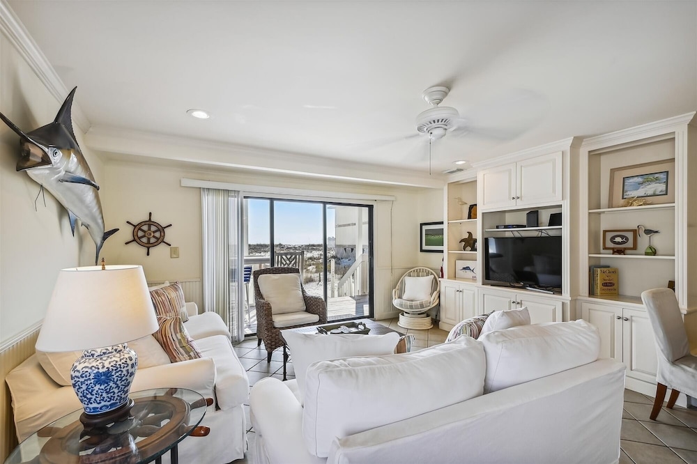 SPC 1136 is a Beachside 2 BR That is Pet Friendly by Redawning view 5